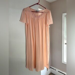 Miss Elaine nightgown